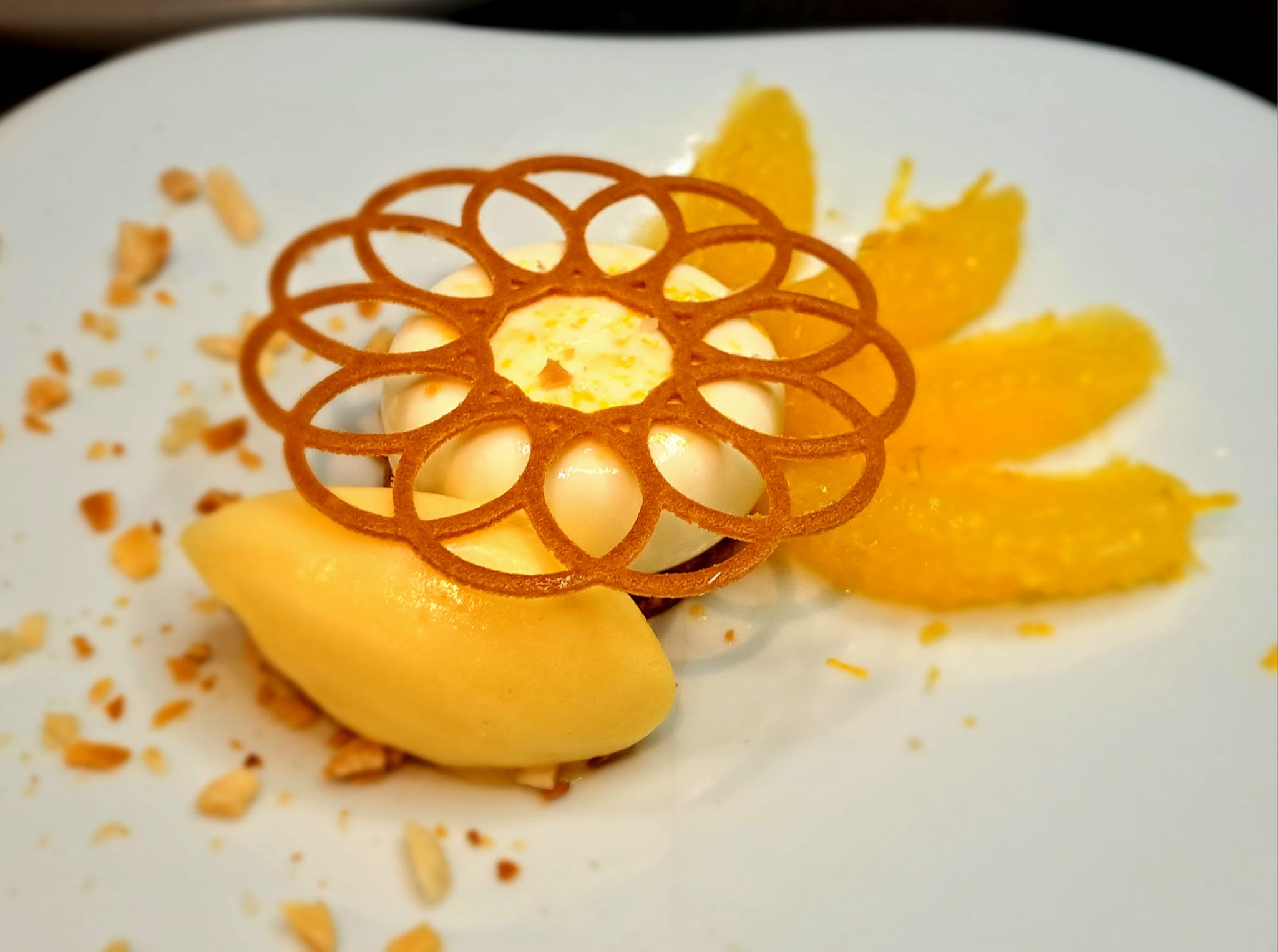 Dessert et sson biscuit en forme de rosace